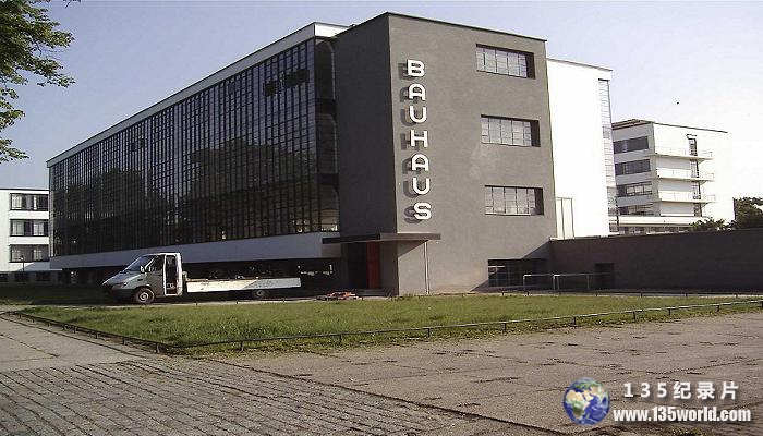 Architecture-Series-The-Dessau-Bauhaus.jpg