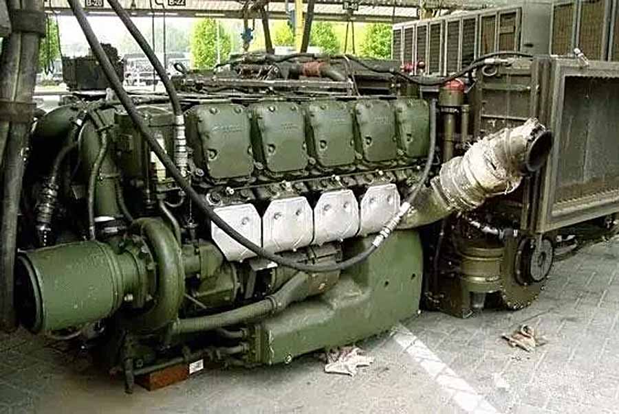 TANK-XIU-2.jpg