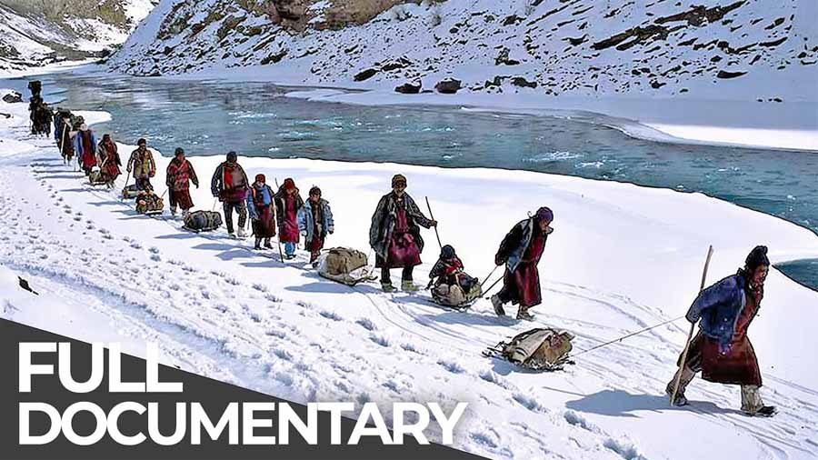 The-Ice-Walkers-Surviving-on-the-Frozen-Zanskar-River.jpg