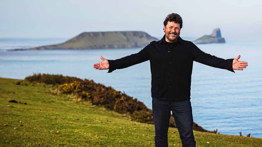 Wonderful-Wales-with-Michael-Ball.jpg